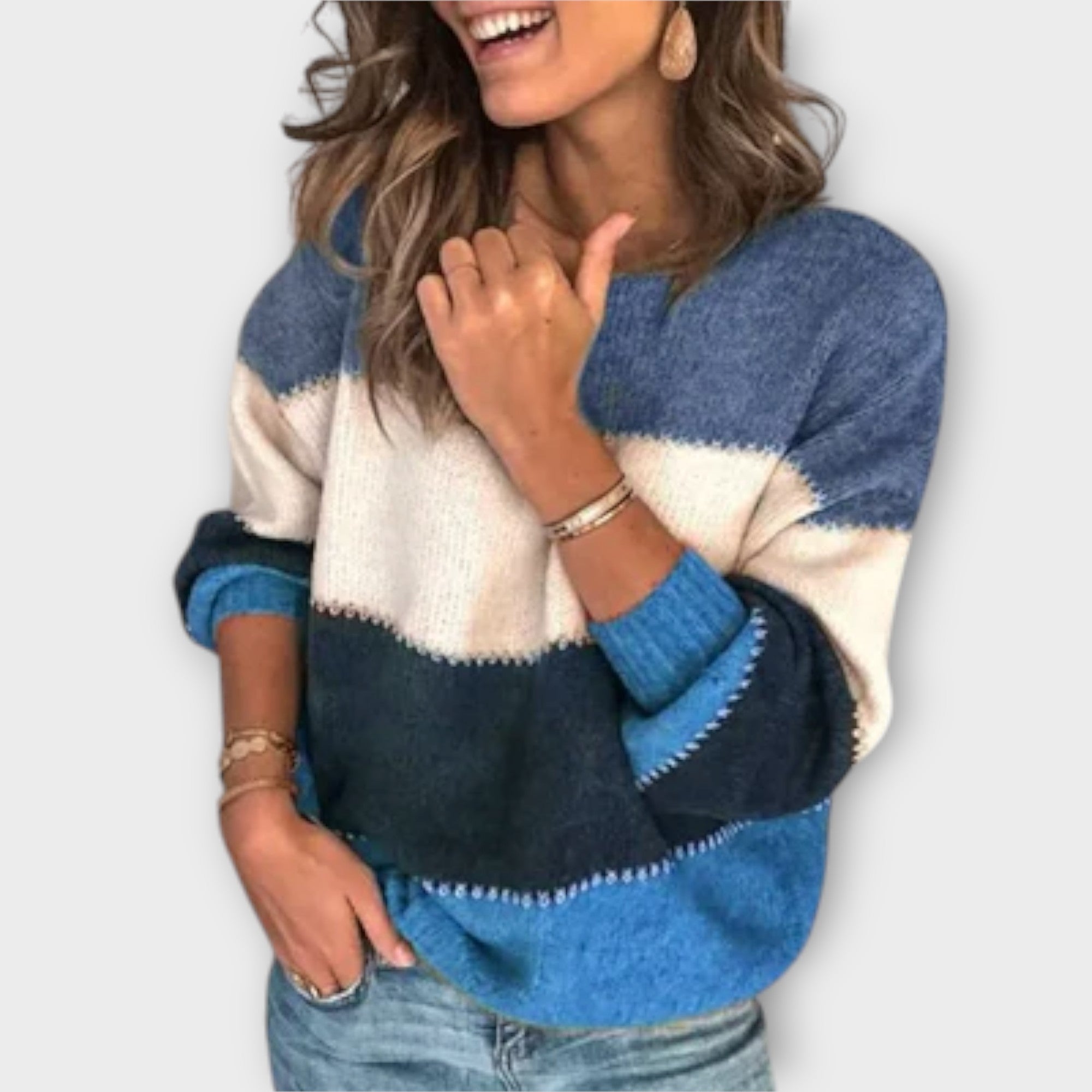 Karolína | Stilisiertes gestreiftes Hoodie